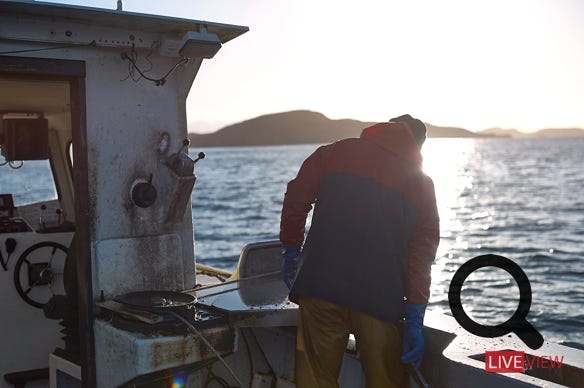  scots man qorking on boat 