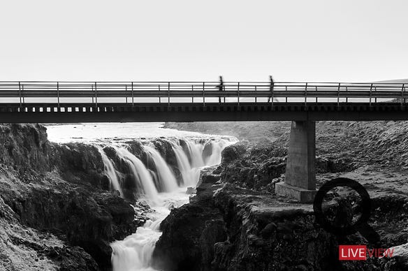 iceland falls view passing trought 