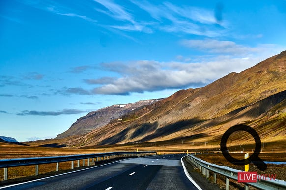 iceland road montain view